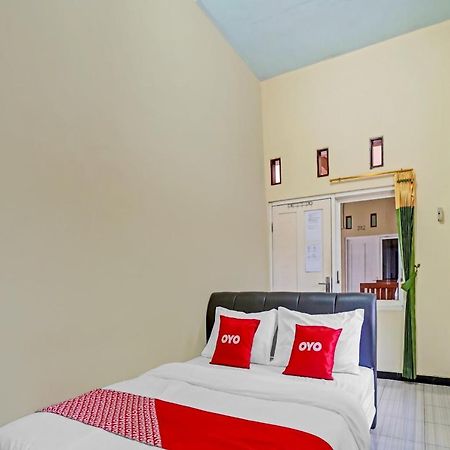 Oyo 3298 Bromo Guest House Family Malang Dış mekan fotoğraf