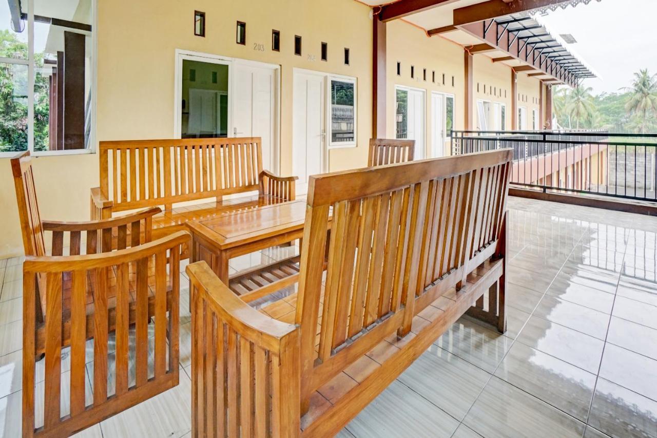 Oyo 3298 Bromo Guest House Family Malang Dış mekan fotoğraf