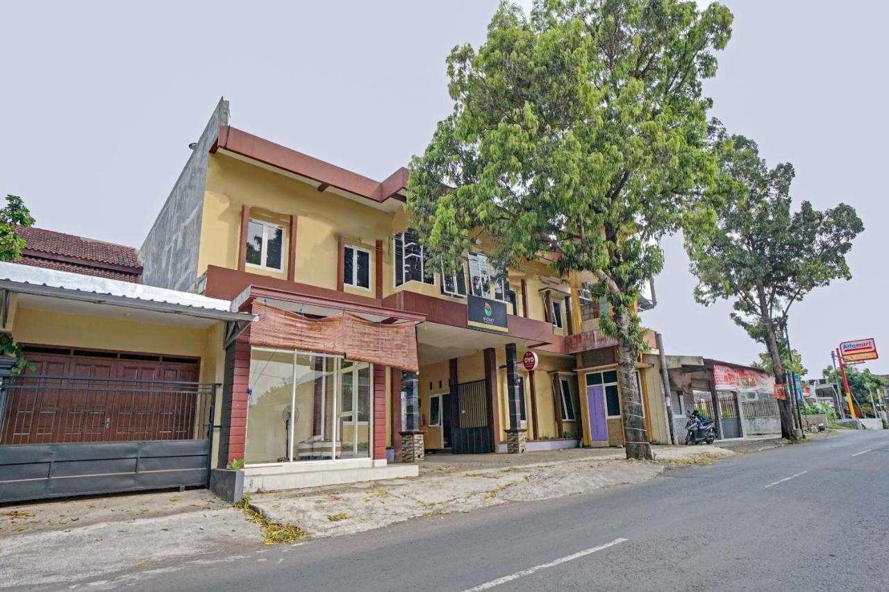 Oyo 3298 Bromo Guest House Family Malang Dış mekan fotoğraf
