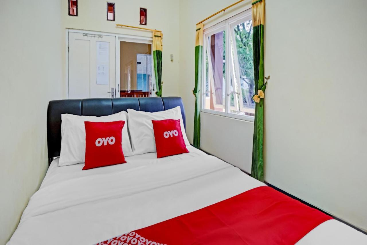 Oyo 3298 Bromo Guest House Family Malang Dış mekan fotoğraf