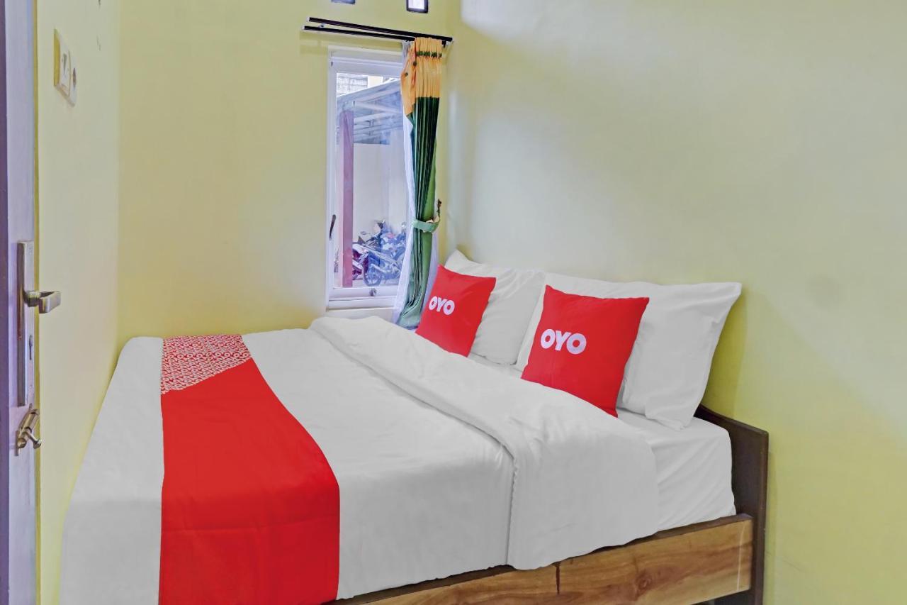 Oyo 3298 Bromo Guest House Family Malang Dış mekan fotoğraf