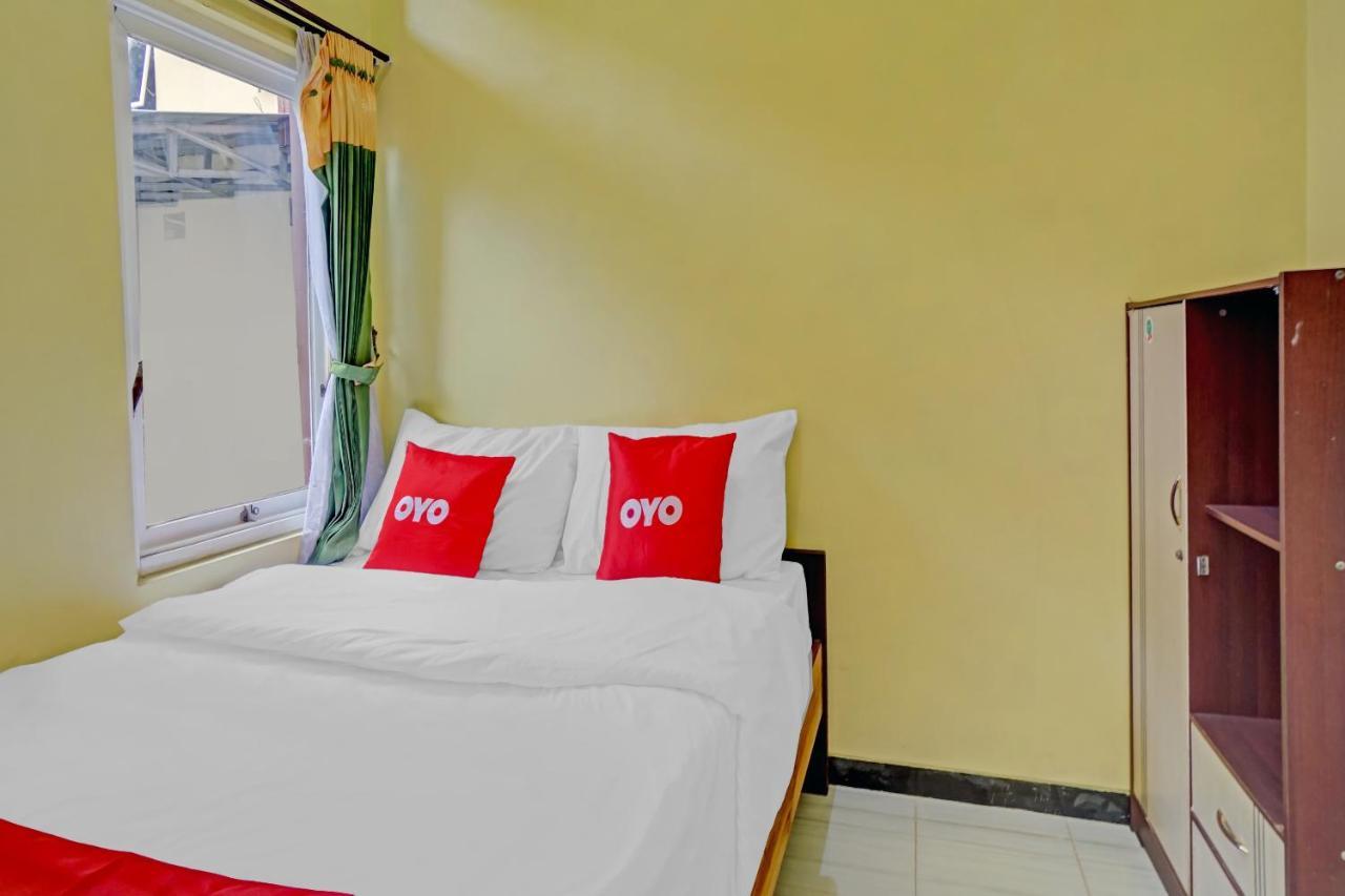 Oyo 3298 Bromo Guest House Family Malang Dış mekan fotoğraf