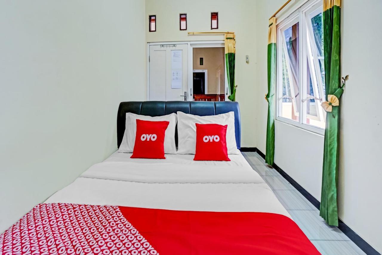 Oyo 3298 Bromo Guest House Family Malang Dış mekan fotoğraf