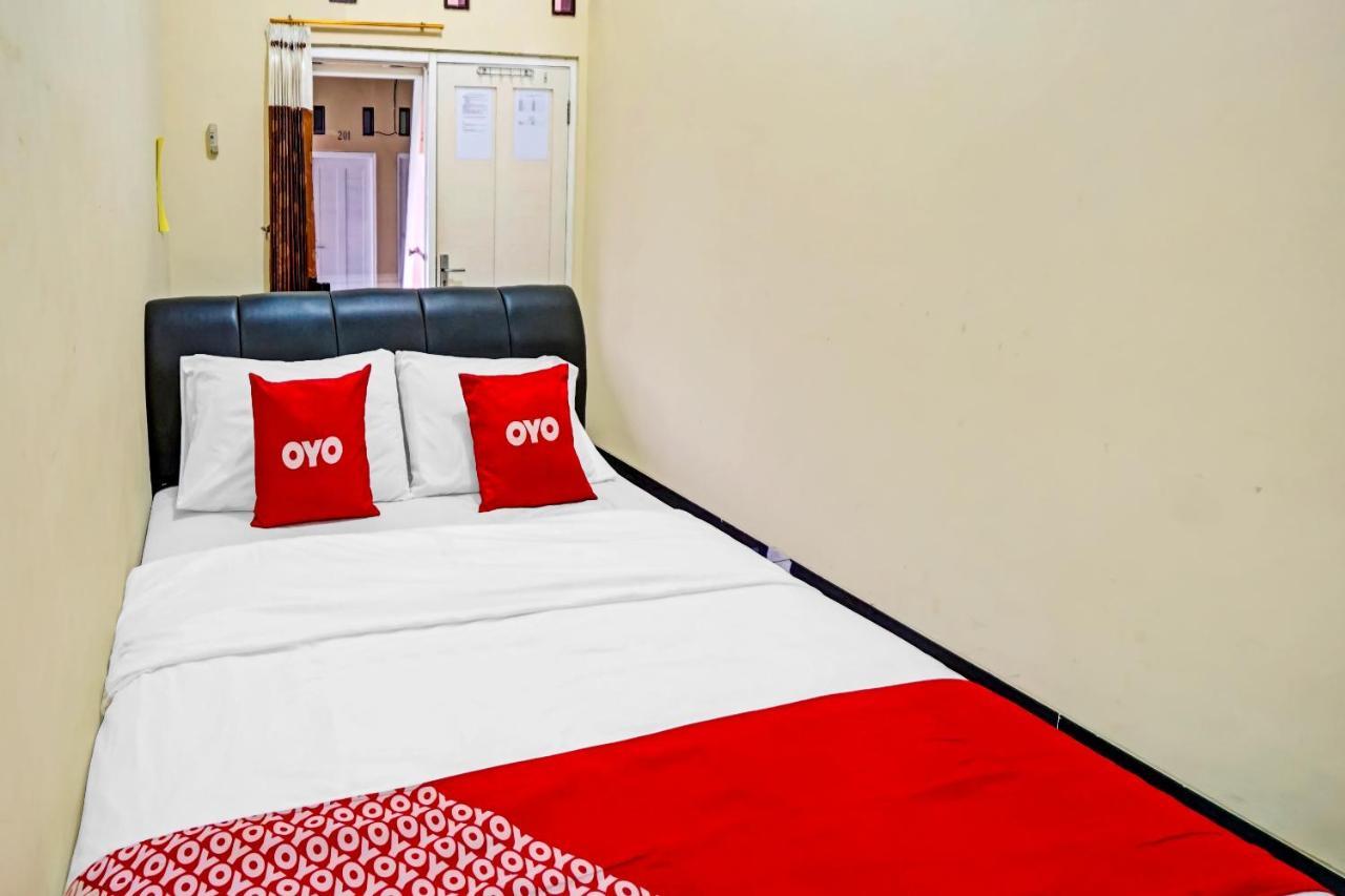 Oyo 3298 Bromo Guest House Family Malang Dış mekan fotoğraf